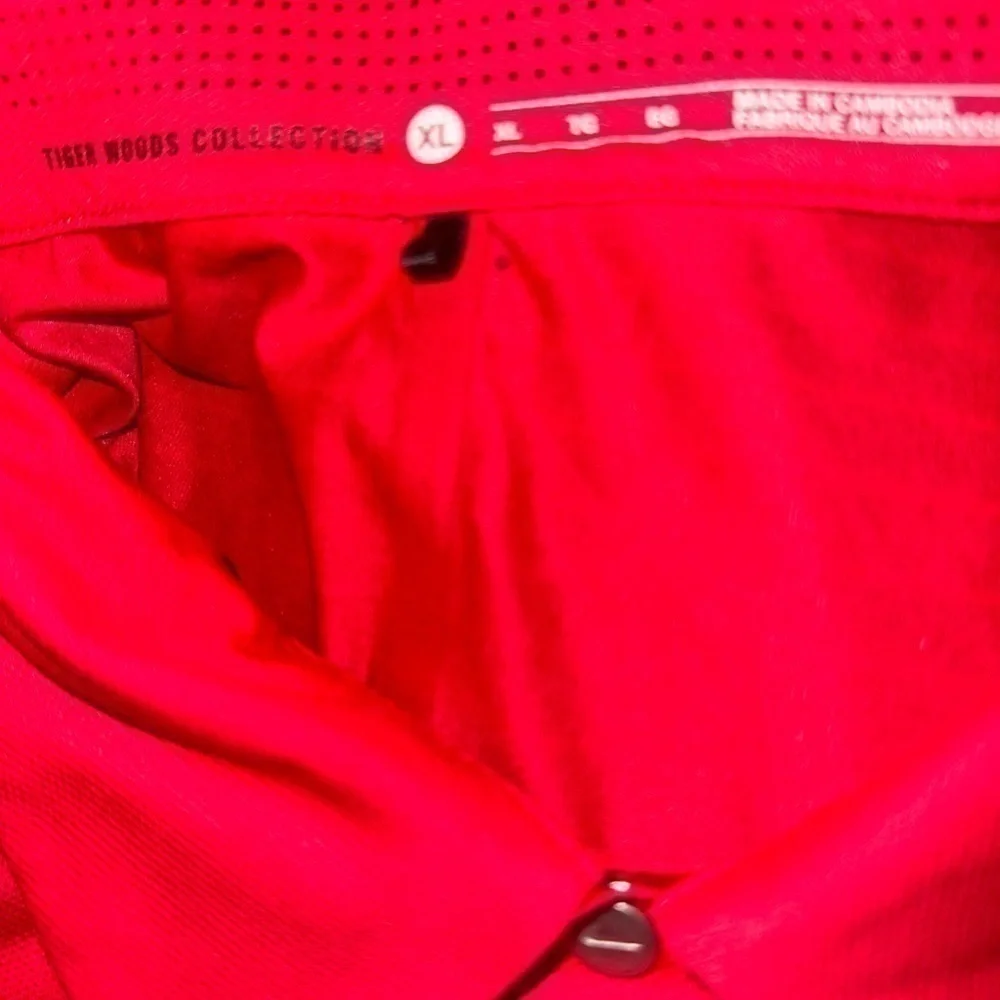 Men’s used Nike Tiger Woods collection size XL polo golf shirt red stripe